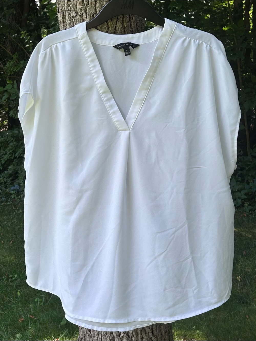 Banana Republic White V-Neck Flowy Cap Sleeve Blouse
